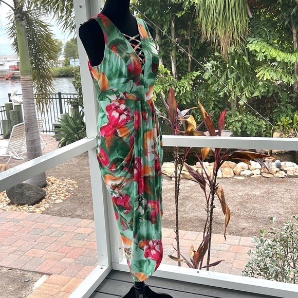 Venus,Sexy Multi-Floral Print,Strappy Chest,Draped Bodice,Excellent ConditionM - Picture 2 of 12